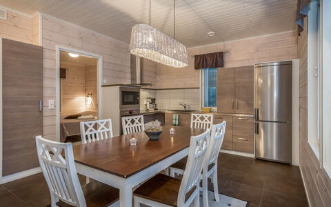 Pertunmaa 603: Mobilia, Interior Design, Pavimentazione, Lampada, Legna, Soffitto, Pavimento, Cucina, Cucina & Sala Da Pranzo Tavolo, Pavimento In Legno