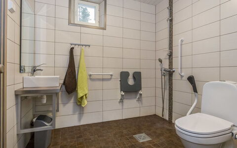 Pertunmaa 603: Toilet Seat, Gabinetto, Idraulico Fixture, Bagno, Pavimentazione, Pavimento, Idraulico, Lavello, Interior Design, Piastrella