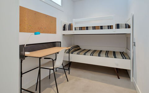 La Senia: Mobilia, Camera, Letto, Proprietà, Interior Design, Costruzione, Scrivania, Mensola, Loft, Tavolo