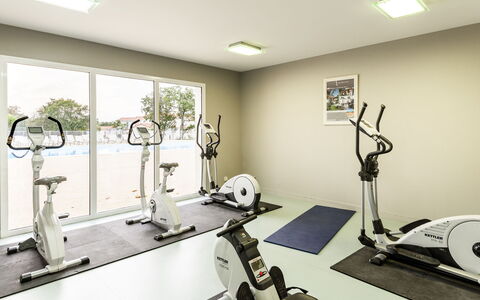 Talmont Saint Hilaire 651: Camera, Macchina Per Allenamento, Palestra, Apparecchiatura Esercitazione, Idoneità Fisica, Interior Design, Costruzione, Trainer Ellittico, Ospedale, Clinica