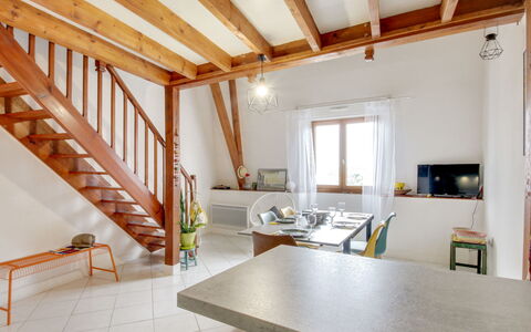 Emeuraude: Proprietà, Mobilia, Tavolo, Lavello, Controsoffitto, Cabinetry, Lavandino Della Cucina, Legna, Interior Design, Rubinetto