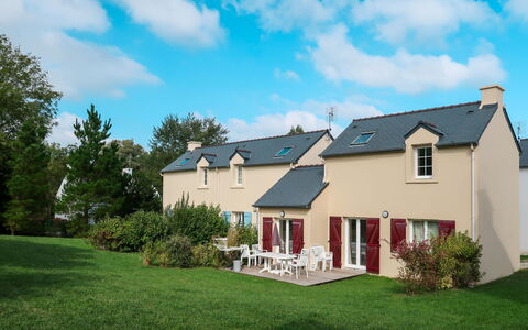 Crozon-Morgat 642: Nube, Pianta, Cielo, Costruzione, Finestra, Porta, Albero, Lotto, Casa, Erba