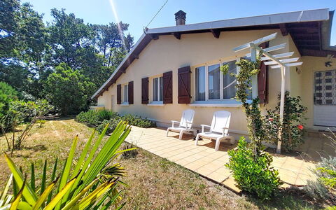 Les Hirondelles: Casa, Zona Residenziale, Villetta, Casa, Estate, Shade, Giardino, Agriturismo, Backyard, Cortile