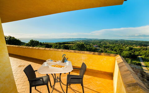 I Gigli di Montefiascone: Giallo, Eco Hotel, Villa, Balcone