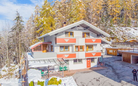 Anette Living: Cielo, Pianta, Costruzione, Proprietà, Finestra, Neve, Nube, Albero, Casa, Architettura