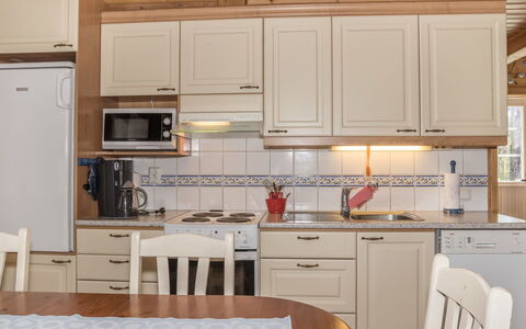 Koskelo: Cucina, Mobilia, Controsoffitto, Cabinetry, Interior Design, Elettrodomestico Da Cucina, Pavimentazione, Legna, Pavimento, Apparecchio Major