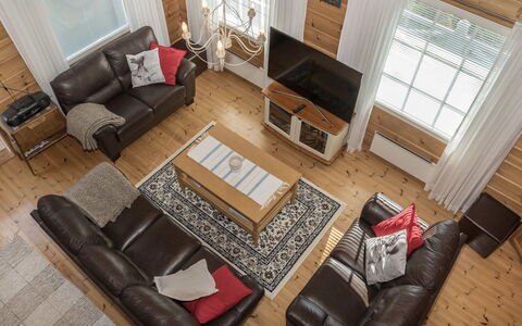 Koskelo: Divano, Mobilia, Interior Design, Pavimentazione, Legna, Soggiorno, Pavimento, Pavimento In Legno, Camera, Casa