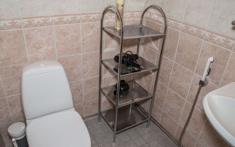 Koskelo: Pavimentazione, Pavimento, Idraulico Fixture, Bagno, Gabinetto, Piastrella, Idraulico, Toilet Seat, Camera