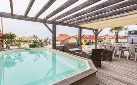 Les Baïnes: Acqua, Proprietà, Pianta, Piscina, Azzurro, Sedia, Shade, Mobili Da Esterno, Tempo Libero, Immobiliare