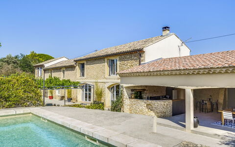 Le Mas des Buis: Cielo, Pianta, Acqua, Costruzione, Finestra, Azzurro, Porta, Albero, Casa, Lotto