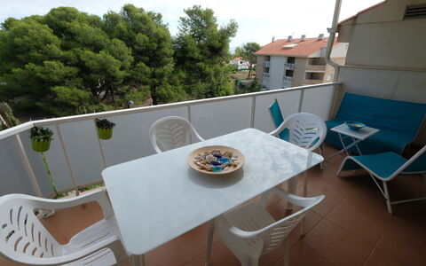 Residencial Mar: Proprietà, Casa, Camera, Balcone, Costruzione, Immobiliare, Tavolo, Mobilia, Appartamento, Vacanza
