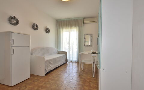 Bibione 703: Mobilia, Comfort, Costruzione, Legna, Casa, Letto, Interior Design, Lampada, Pavimentazione, Pavimento