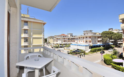 Bibione 703: Cielo, Giorno, Proprietà, Pianta, Costruzione, Architettura, Shade, Urban Design, Condominio, Immobiliare