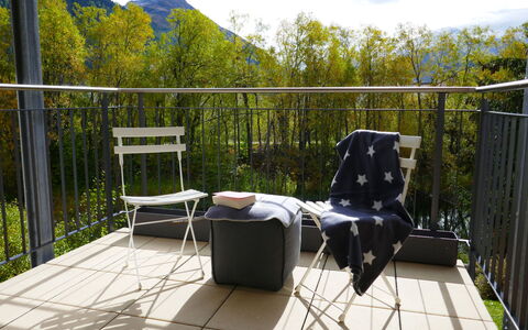 Samedan 7: Proprietà, Casa, Albero, Immobiliare, Camera, Tempo Libero, Architettura, Casa, Deck, Balcone
