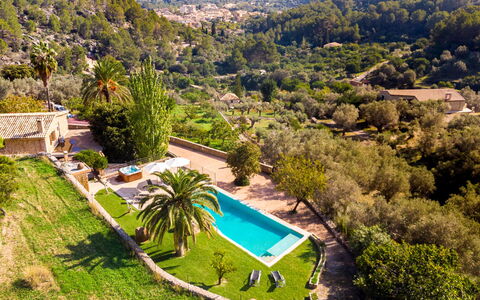 Santa Llucia: Pianta, Risorse Idriche, Cielo, Acqua, Montagna, Natura, Azzurro, Piscina, Albero, Lotto