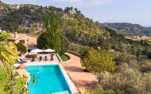 Santa Llucia: Piscina, Proprietà, Paesaggio Naturale, Azzurro, Vacanza, Casa, Albero, Estate, Estate, Mare