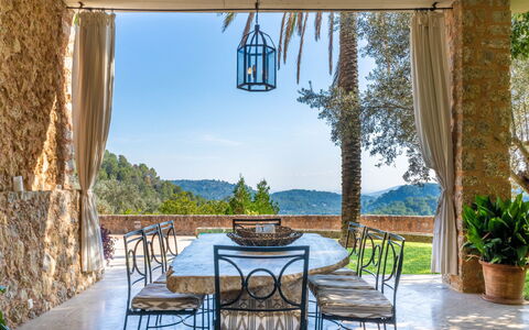 Santa Llucia: Proprietà, Camera, Interior Design, Costruzione, Mobilia, Casa, Immobiliare, Tavolo, Casa, Estate