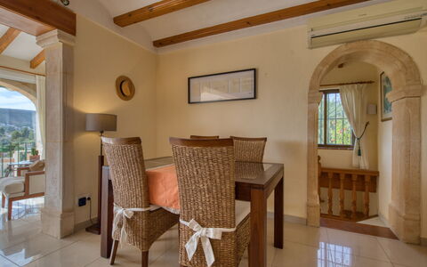 Isabelle: Camera, Proprietà, Costruzione, Mobilia, Soffitto, Interior Design, Pavimento, Fascio, Casa, Immobiliare