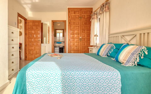 Isabelle: Camera Da Letto, Mobilia, Camera, Lenzuolo, Letto, Proprietà, Bedding, Blu, Turchese, Telaio Del Letto