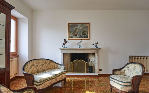 Charlie: Mobilia, Costruzione, Cornice, Pianta, Legna, Comfort, Soggiorno, Interior Design, Pavimento, Pavimentazione