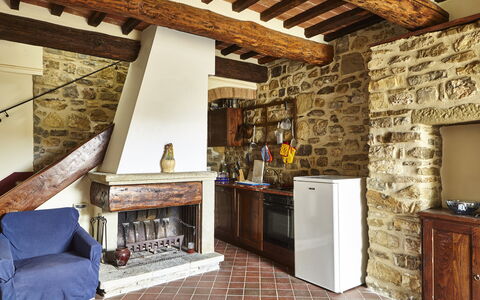 Villa Cincinelli: Proprietà, Camera, Costruzione, Fascio, Focolare, Interior Design, Parete, Soffitto, Soggiorno, Casa