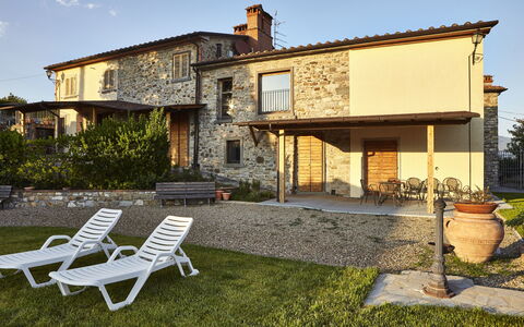 Villa Cincinelli: Costruzione, Casa, Proprietà, Casa, Villetta, Immobiliare, Facciata, Agriturismo, Villa, Backyard