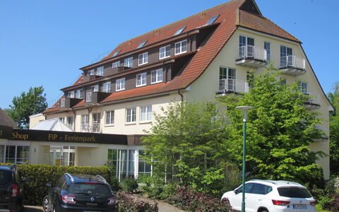 Fip-Ferienpark (Insel Poel): Auto, Ruota, Pianta, Cielo, Veicolo, Costruzione, Proprietà