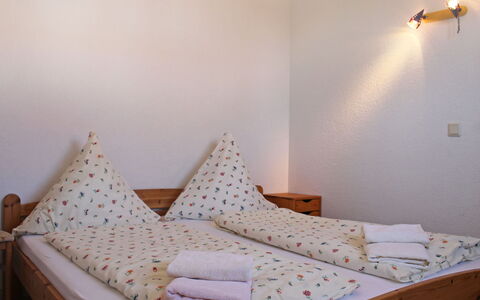 Fip-Ferienpark (Insel Poel): Letto, Camera Da Letto, Camera, Mobilia, Proprietà, Lenzuolo, Prodotto, Parete, Bedding, Materasso