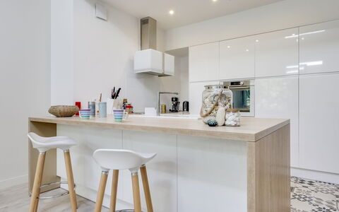 Le Chant des 4 Sirènes: Mobilia, Bianca, Camera, Proprietà, Interior Design, Cucina, Tavolo, Casa, Immobiliare, Costruzione
