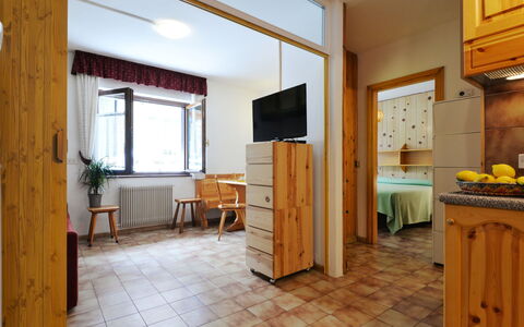 Canazei 510: Mobilia, Proprietà, Cabinetry, Cornice, Interior Design, Legna, Pianta, Tavolo, Pianta Della Casa