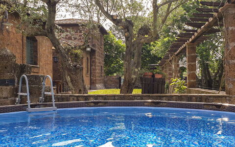 Casale di Befania: Acqua, Pianta, Proprietà, Costruzione, Natura, Azzurro, Piscina, Illuminazione, Albero, Finestra
