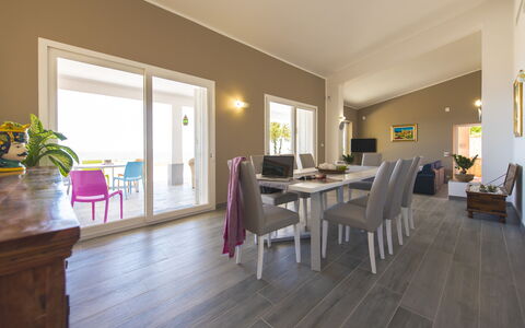 Villa Di Sofia: Camera, Proprietà, Costruzione, Pavimento, Pavimento In Legno, Mobilia, Interior Design, Sala Da Pranzo, Latifoglie, Immobiliare