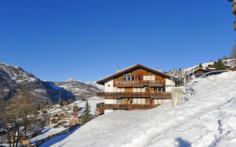 Grächen 110: Cielo, Montagna, Giorno, Proprietà, Neve, Costruzione, Azzurro, Pendenza, Finestra, Casa