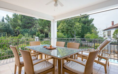 Villa Asi: Proprietà, Immobiliare, Camera, Mobilia, Costruzione, Casa, Tavolo, Portico, Casa, Interior Design