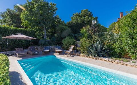 Villa Asi: Acqua, Pianta, Cielo, Proprietà, Costruzione, Piscina, Natura, Azzurro, Paesaggio Naturale, Shade
