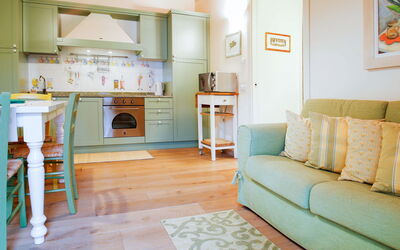 Casetta Olivo (Mlu151) 604.1: Camera, Mobilia, Soggiorno, Proprietà, Pavimento, Interior Design, Turchese, Costruzione, Casa, Giallo