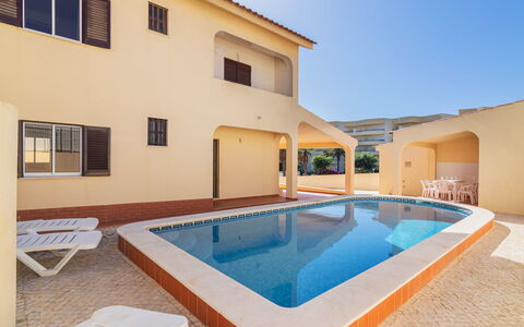 Flor de Maio: Proprietà, Piscina, Casa, Costruzione, Immobiliare, Casa, Villa, Appartamento, Estate, Camera