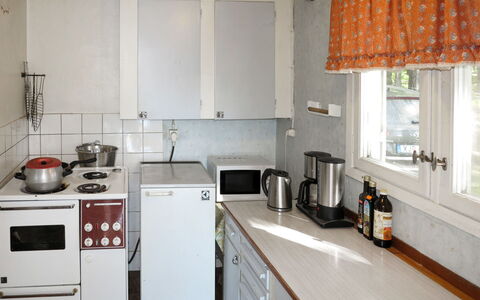 Älgnäs: Controsoffitto, Cabinetry, Lavandino Della Cucina, Proprietà, Elettrodomestico Da Cucina, Bianca, Finestra, Cucina, Lavello, Cucina Stufa