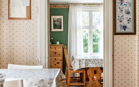 Ilingetorp: Mobilia, Cabinetry, Proprietà, Finestra, Tavolo, Legna, Cassetto, Costruzione, Interior Design, Cassettiera