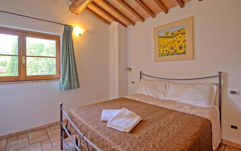 Borgo Mulignone: Camera Da Letto, Camera, Letto, Mobilia, Proprietà, Costruzione, Lenzuolo, Soffitto, Telaio Del Letto, Pavimento