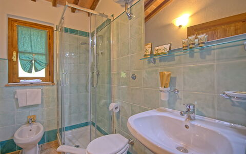 Borgo Mulignone: Bagno, Camera, Proprietà, Vasca Da Bagno, Parete, Idraulico Fixture, Immobiliare, Rubinetto, Interior Design, Casa