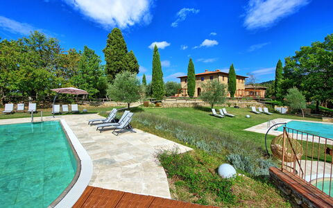 Borgo Mulignone: Proprietà, Estate, Immobiliare, Costruzione, Casa, Piscina, Casa, Zona Residenziale, Architettura, Design