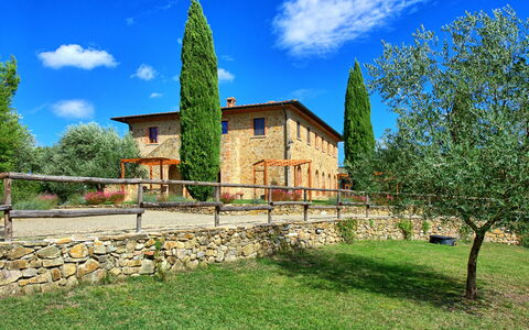 Borgo Mulignone: Proprietà, Casa, Paesaggio Naturale, Cielo, Costruzione, Architettura, Casa, Albero, Immobiliare, Estate