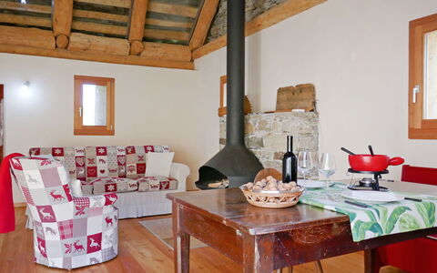 Rustico Andrea: Camera, Proprietà, Mobilia, Interior Design, Costruzione, Tavolo, Casa, Soggiorno, Sala Da Pranzo, Pavimento