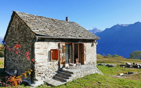 Rustico Andrea: Montagna, Casa, Proprietà, Villetta, Cielo, Alpi, Catena Montuosa, Costruzione, Capanna, Area Rurale