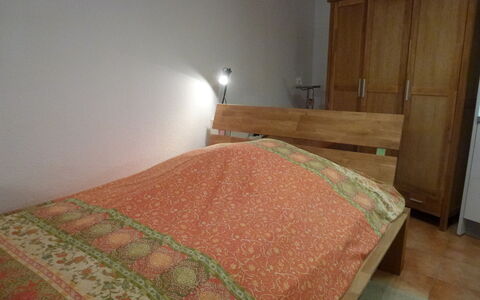 Donau: Camera Da Letto, Letto, Camera, Lenzuolo, Mobilia, Proprietà, Bedding, Telaio Del Letto, Pavimento, Parete