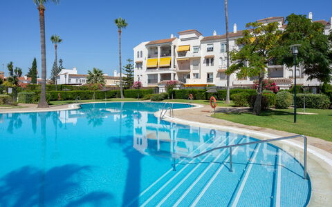 Lorcrisur: Piscina, Ricorrere, Proprietà, Tempo Libero, Vacanza, Immobiliare, Costruzione, Centro Ricreativo, Hotel, Casa