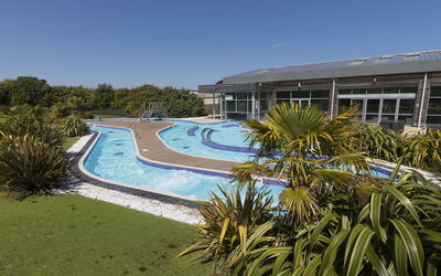 Filey 900: Proprietà, Piscina, Ricorrere, Immobiliare, Casa, Costruzione, Vacanza, Architettura, Casa, Albero