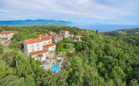 Luna: Vegetazione, Hill Station, Cittadina, Proprietà, Insediamento Umano, Cielo, Villaggio, Casa, Collina, Area Rurale