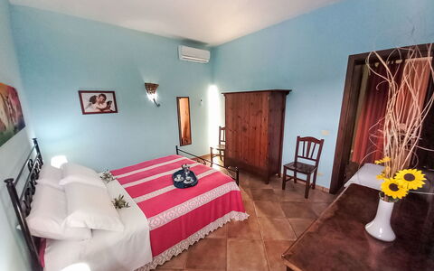 Giusy: Mobilia, Interior Design, Pavimentazione, Camera Da Letto, Pavimento, Letto, Legna, Lenzuolo, Camera, Biancheria